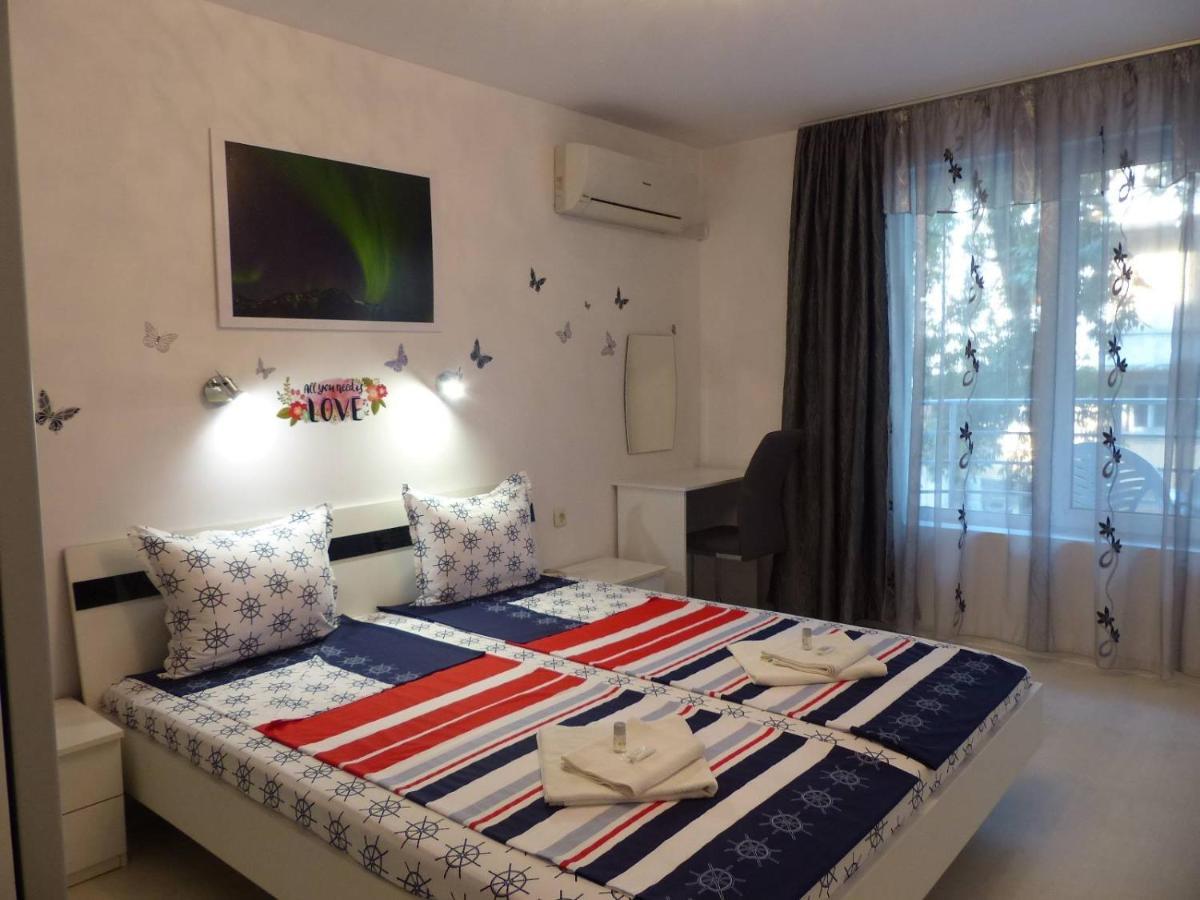 Apartament Holiday Burgas Esterno foto