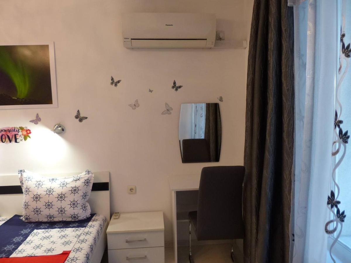 Apartament Holiday Burgas Esterno foto